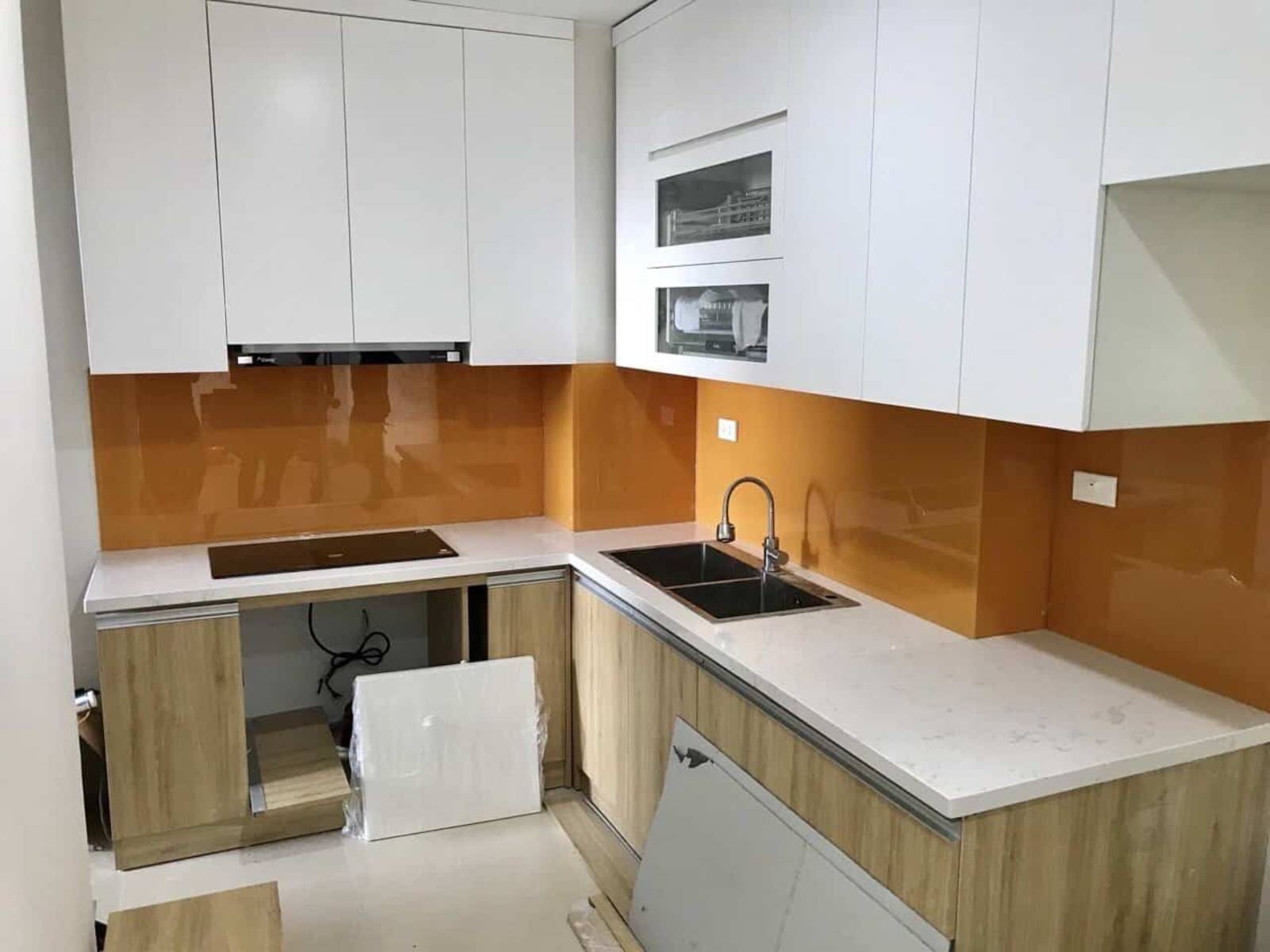 Kính màu ốp tường bếp màu Cam Vàng