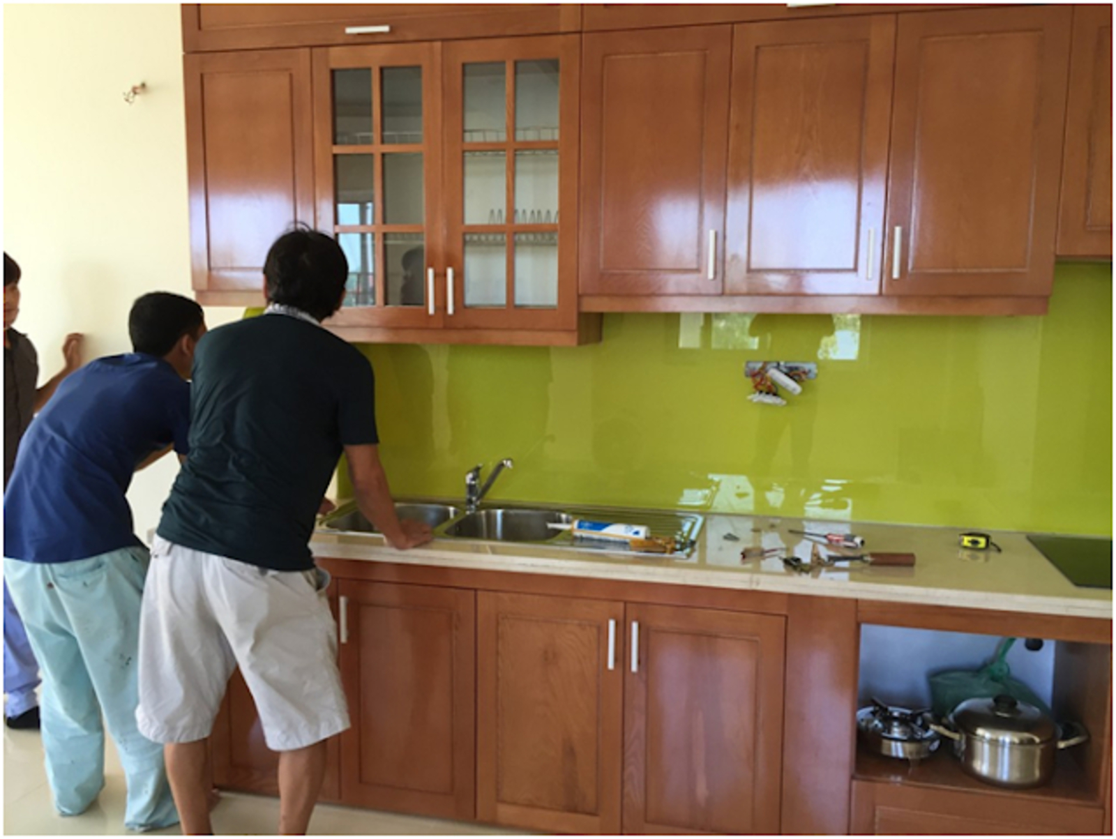 Kính màu ốp tường bếp Màu vàng chanh 6