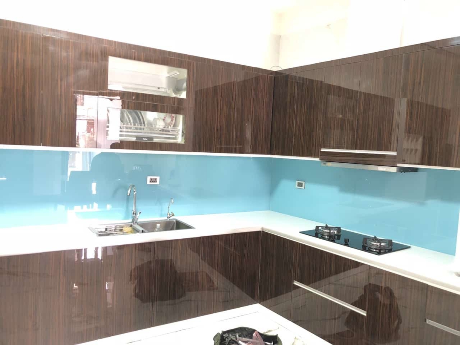 Kính màu ốp tường bếp màu Xanh dương nhạt 4