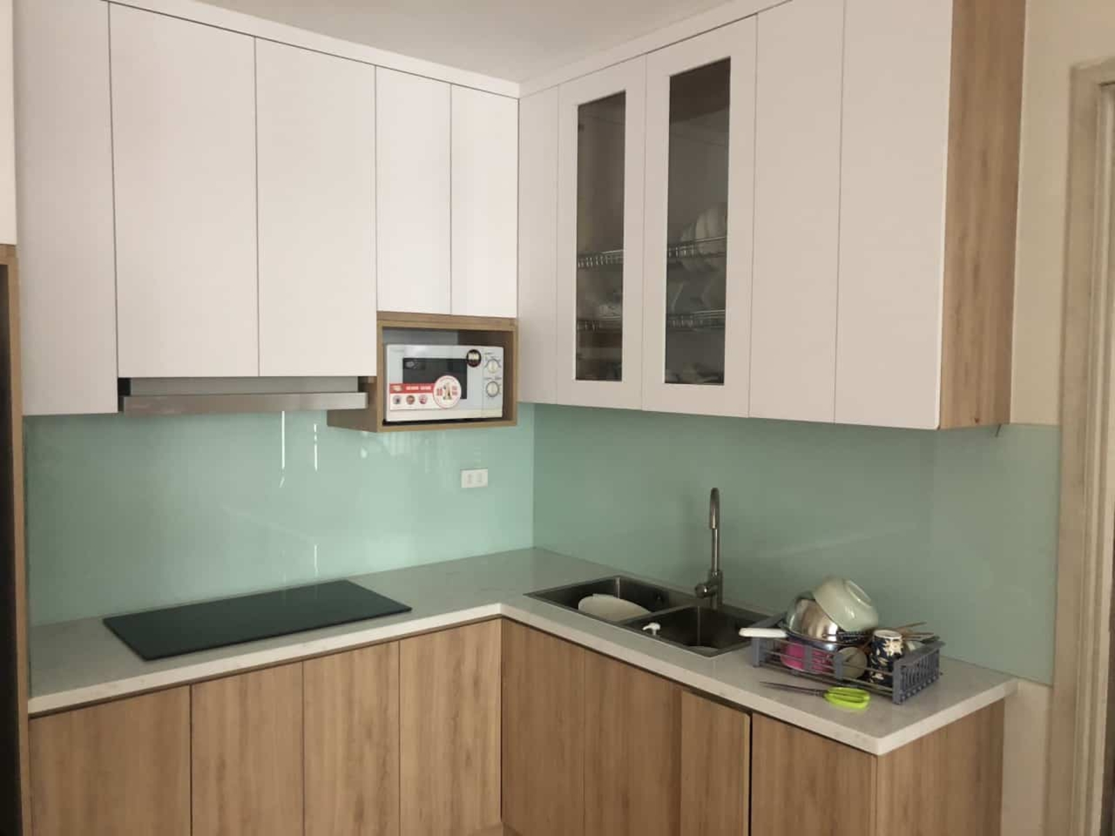 Kính màu ốp tường bếp màu Xanh Ngọc nhat