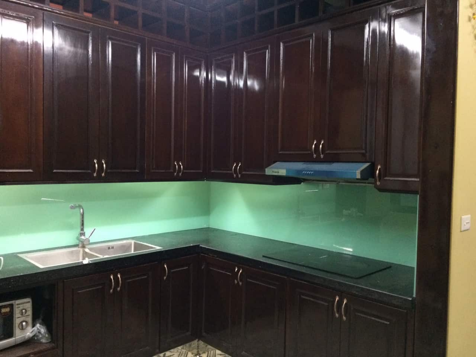 Kính màu ốp tường bếp màu Xanh Ngọc