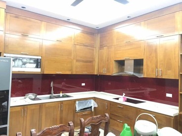 Kính màu ốp tường bếp màu Đỏ rubi 3