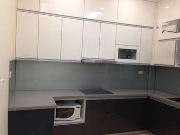 Kính màu ốp tường bếp màu ghi 2