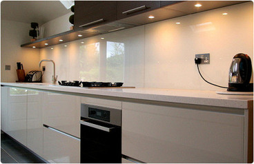 Kính màu ốp tường bếp Màu trắng sữa 2