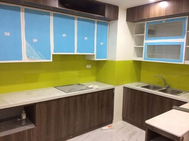 Kính màu ốp tường bếp Màu vàng chanh