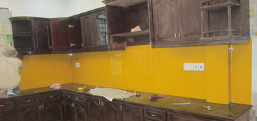 Kính màu ốp tường bếp Màu vàng ruc