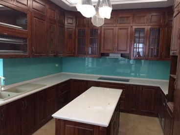 Kính màu ốp tường bếp màu Xanh dương nhạt