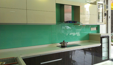 Kính màu ốp tường bếp màu Xanh Ngọc dam