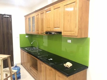 Kính màu ốp tường bếp màu xanh non 2