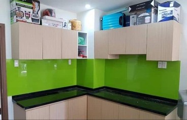 Kính màu ốp tường bếp màu xanh non 3