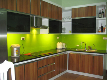 Kính màu ốp tường bếp màu xanh non 5